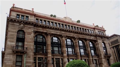 بنك المكسيك المركزي يقرر رفع الفائدة 75 نقطة أساس