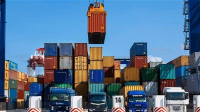 مستثمرون يطالبون بخفض زمن الإفراج الجمركي وتيسير دخول مستلزمات الإنتاج