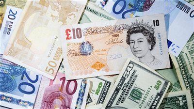 ارتفاع اليورو والجنيه الإسترليني مقابل الدولار