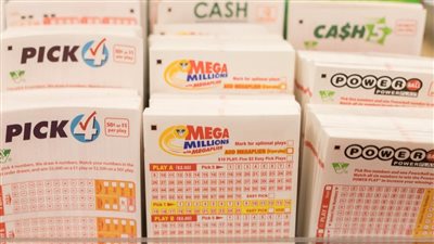 أكثر رجل محظوظ على ظهر الكوكب.. فاز بمليار دولار في اليانصيب