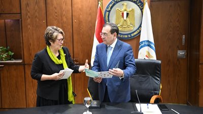 الملا يبحث مع رئيسة المؤسسة الملكية الكندية لسك العملة الاستثمار في صناعة الذهب بمصر