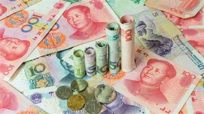 انخفاض اليوان الصيني إلى أدنى مستوياته منذ عامين