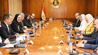 وزيرتا التجارة والتضامن تبحثان إتاحة خدمات التمكين الاقتصادي والتوسع في المشروعات الإنتاجية