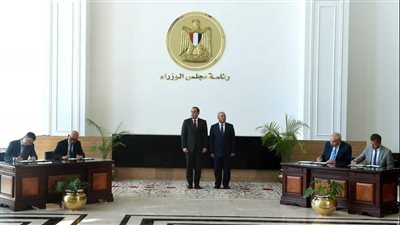باستثمارات 800 مليون دولار.. توقيع عقود إدارة وتشغيل محطتي الحاويات بالسخنة والدخيلة