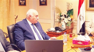 وزير قطاع الأعمال العام يتابع موقف تنفيذ مشروع تطوير شركات القطن والغزل والنسيج
