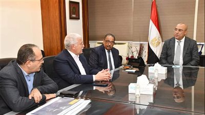 وزير الإسكان يتابع الموقف التنفيذي لمشروع سد ومحطة 