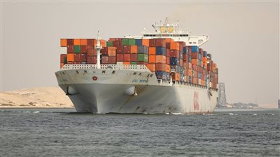 قناة السويس: انتظام حركة الملاحة وعبور 75 سفينة من الاتجاهين بحمولات 3.4 مليون طن