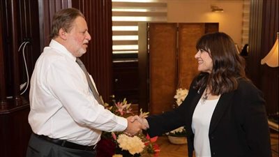 إشادة من المصريين بالخارج بقرارات محافظ البنك المركزي لطمأنة المستثمرين واجتذاب رؤوس أموال