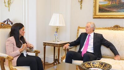 المشاط تبحث مع بلير دعم المنصة الوطنية للمشروعات الخضراء