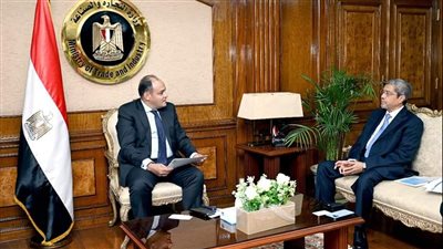 وزير التجارة يبحث مع رئيسي اتحادي الصناعات والغرف التجارية سبل الارتقاء بقطاعي التجارة والصناعة