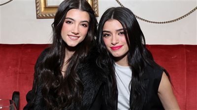 وصلة رقص فتح لهما عالم الملايين والبيزنس.. قصة الأختان دامليو أشهر مراهقات «تيك توك»