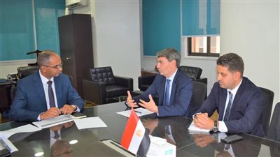 وفد من بنك الاستثمار الأوروبي يتابع آخر تطورات مشروعات المياه والصرف في مصر