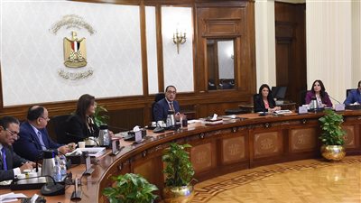 رئيس الوزراء يواصل متابعة إجراءات تنظيم المؤتمر الاقتصادي