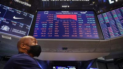 سهم إنفيديا يقود الأسواق الأمريكية إلى الأسفل.. والذهب ينفجر بصعود تجاوز 3%