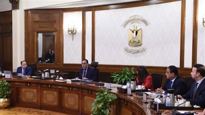 بحضور البنك المركزي..رئيس الوزراء يعقد اجتماعاً لبحث سبل تحفيز استثمارات المصريين في الخارج