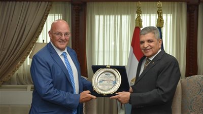 رئيس قناة السويس يبحث سبل التعاون مع رئيس بورصة البلطيق للشحن البحري
