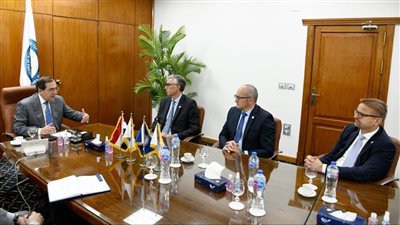 الملا يبحث توسع استثمارات توتال بمجالات توزيع الوقود والزيوت في مصر