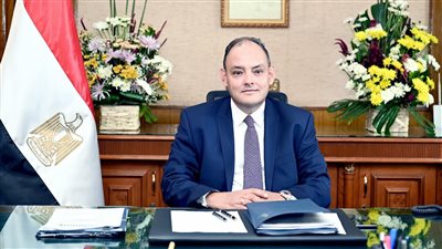 تسليم عقود 113 وحدة صناعية لـ60 مستثمرا بالمجمعين الصناعيين بالفيوم الجديدة