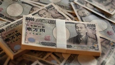 الين يتخلى عن بعض مكاسبه