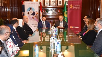 رئيس بنك مصر يؤكد الدعم الدائم لمشروعات وبرامج وزارة الشباب والرياضة