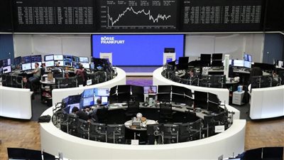 الأسهم الأوروبية تعكس مكاسبها.. المستثمرون يترقبون التضخم