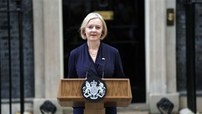 بسبب سياستها الاقتصادية الفاشلة.. استقالة رئيسة وزراء بريطانيا