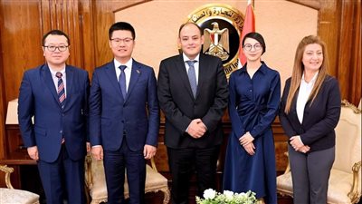 وزير الصناعة: الدولة حريصة على تقديم كافة التيسيرات والحوافز لجذب المزيد من الاستثمارات الاجنبية