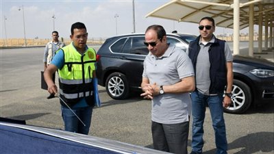 السيسي يتفقد مدينة السيارات المتكاملة.. ويوجه بتعزيز نظام الأمان