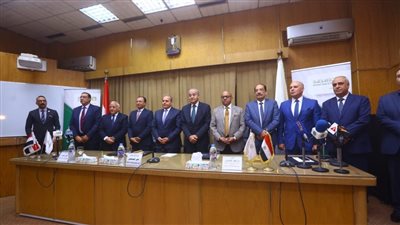 تعاون بين البنك الأهلي المصري والتموين لإنشاء مكاتب السجل التجاري بفروع البنك