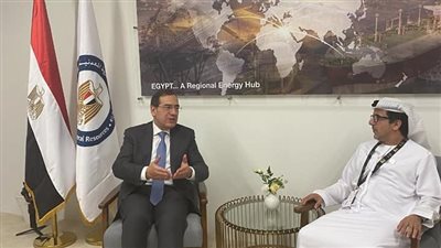 الملا يبحث مع مستثمرين ضخ استثمارات جديدة بمجالات الطاقة في مصر