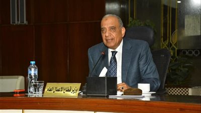 قطاع الأعمال: مصانع جديدة لإنتاج حامض النيتريك والنترات والأمونيا الخضراء والفوسفات والإطارات والورق