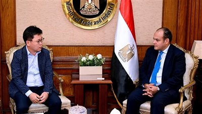 وزير التجارة يبحث مع وفد سامسونج مشروعات الشركة وخططها التوسعية في مصر
