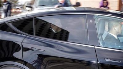 أغنى أغنياء العالم محاصر بين أزمات «تسلا» القضائية والإصلاح الفوضوي لـ «تويتر»