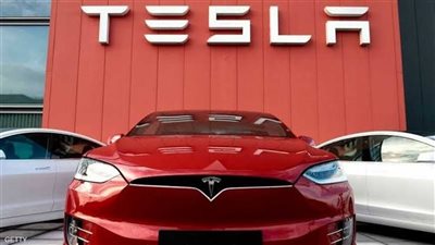 انخفاض تاريخي.. أسهم شركة تسلا تخسر أكثر من 50% لهذا السبب 