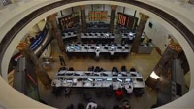 البورصة المصرية تكسر صيام الصعود.. تراجعت بعد قرار نقل «ولاية المبادرات»