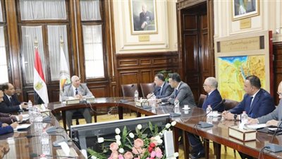 القصير يبحث مع مسئولي بنك مصر سبل التوسع في تمويل المشروعات الزراعية