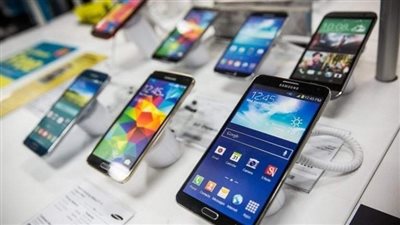 المالية: لا يوجد ضريبة جديدة على الهواتف المحمولة القادمة من الخارج