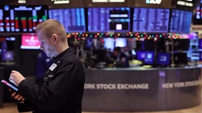 وول ستريت تغلق على انخفاض وسط مخاوف من رفع الفائدة