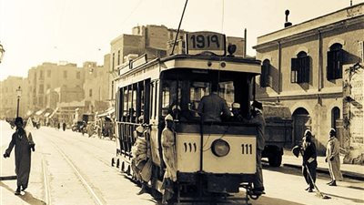 بعد تردد شائعات بارتفاع أسعارها.. اعرف المصريين كانوا بيدفعوا كام أجرة مواصلات قبل 100 سنة