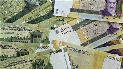 هبوط الريال الإيراني إلى مستوى قياسي مقابل الدولار