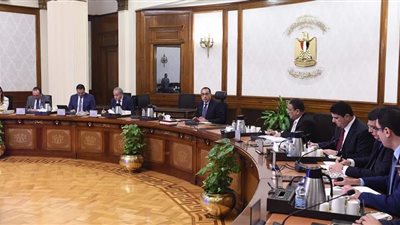 رئيس الوزراء: مهلة محددة لإعلان الأسعار على جميع السلع .. وتكليفات بإغلاق أي منفذ بيع مخالف ومصادرة السلع