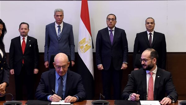 جانب من توقيع الاتفاقية