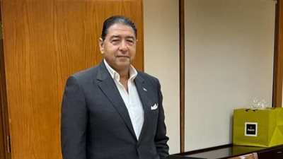 عز العرب: الدولار مرتفع جنيهان عن سعره العادل.. والسوق السوداء استغلت الأزمة وضخمت السعر..وهذا موعد انتهاء الأزمة 