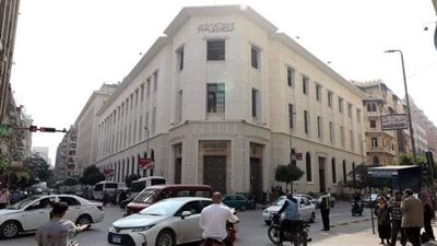 المركزي المصري يوجه البنوك بمراجعة استخدام بطاقات العملاء وطلبات تدبير العملة 