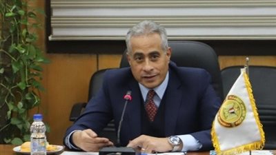 القوى العاملة: الأحد المقبل إجازة مدفوعة الأجر للعاملين بالقطاع الخاص