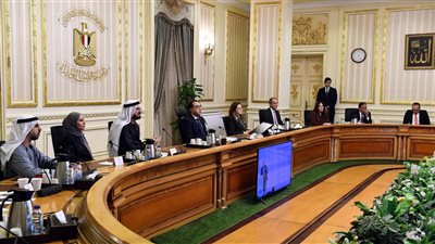 مدبولي يبحث مع مسئولين إماراتيين ترتيبات مشاركة مصر كضيف شرف في 