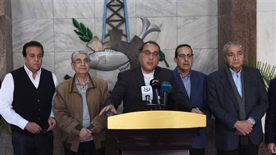  رئيس الوزراء: الإفراج عن بضائع وسلع بقيمة 645 مليون دولار يومي الأربعاء والخميس الماضيين