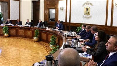 بحضور محافظ البنك المركزي..رئيس الوزراء يترأس الاجتماع الأول للجنة متابعة توصيات المؤتمر الاقتصادي