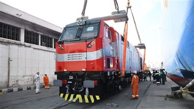 وزير النقل:وصول أول جرار أمريكي إلى ميناء الإسكندرية ضمن صفقة تصنيع وتوريد 100 جرار سكة حديد جديدة