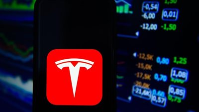 سهم Tesla يسجل أفضل أداء أسبوعي منذ 2013